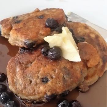 Bubbles Blueberry pancakes first overview